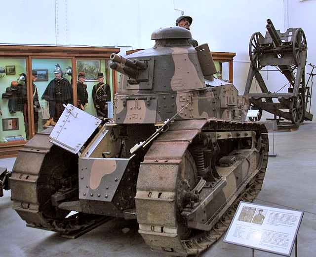Under første verdenskrig ble den revolusjonerende stridsvognen Renault FT-17 bygget i Renaults fabrikker. Over 300 FT-17-stridsvogner ble laget, og Louis Renault ble dekorert med Storkors av Hederslegionen for sin innsats under krigen.