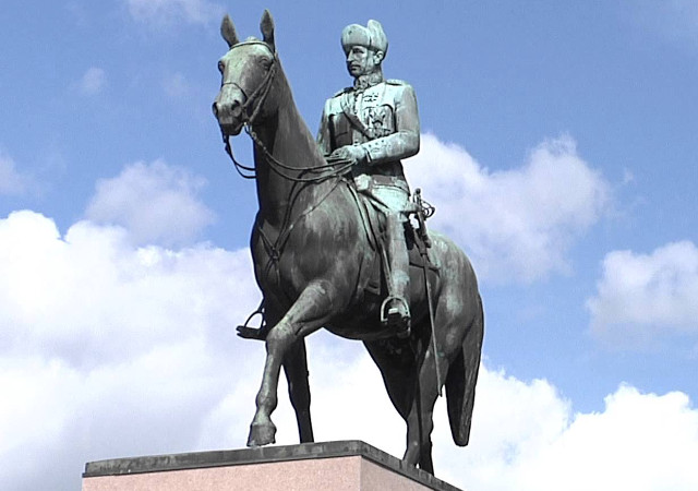 Statue av Mannerheim i Helsinki.