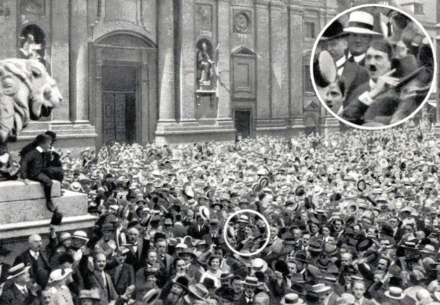 640px-Un jeune Hitler applaudit le début de la Première Guerre mondiale, 1914