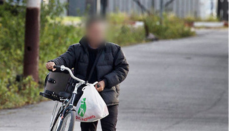 Asylsøker grysser grensen. Foto: Mattis Sandblad