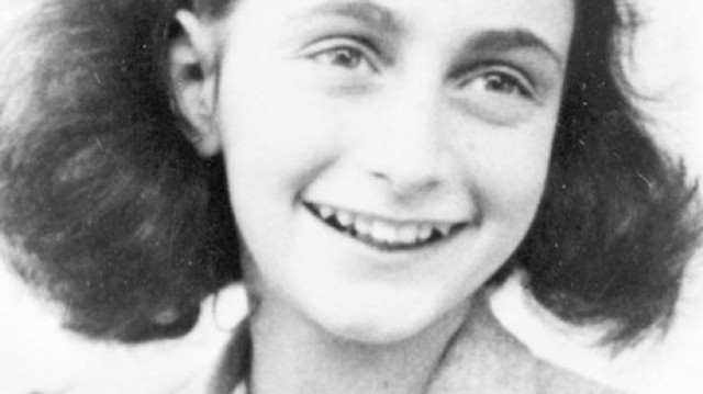 I sammenheng med en rettsprosess i 1980 undersøkte det tyske kriminaltekniske laboratorium, Bundes Kriminal Amt (BKA), originalen av Anne Franks «dagbok». Myndighetenes analyse fastslo at en «betydelig del» av arbeidet var skrevet med kulepenn, noe som ikke ble oppfunnet før 1951. BKA fastslo også at ikke noe av bokens innhold stemte overens med andre kjente eksempler på Anne Franks håndskrift. Hun døde av sykdommen tyfus i slutten av andre verdenskrig, i mars 1945.