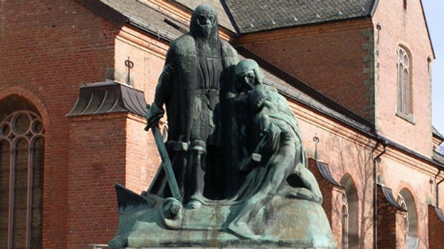 Engelbrektsmonumentet utenfor Kristine kirke i Falun. Monumentet er laget av Karl Hultström og ble oppført i 1919.