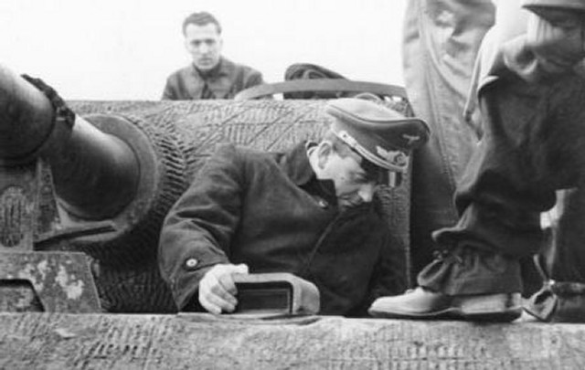 Albert Speer på besøk hos en stridsvognfabrikk.