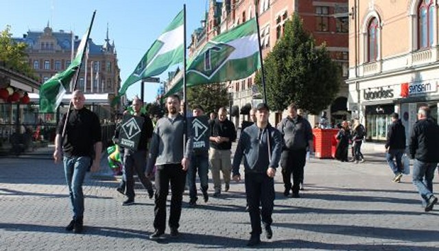 På vei bort fra torget.