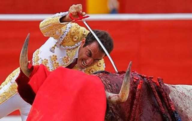 Ifølge flere meningsmålinger er 40 prosent motstandere av Spanias blodigste skuespill.