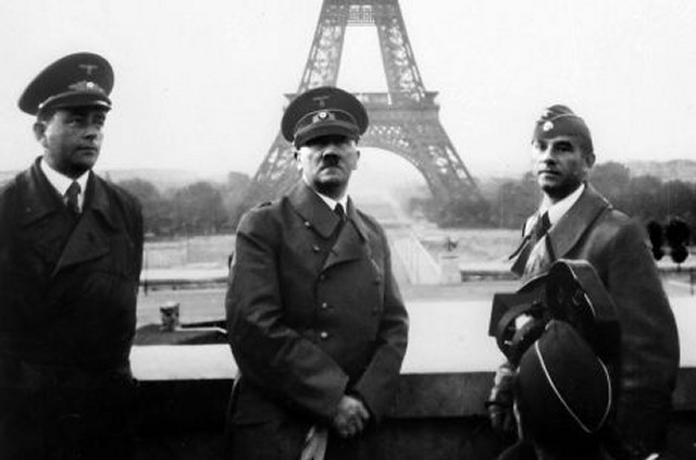 Albert Speer sammen med Adolf Hitler og Arno Breker ved et besøk i Paris.