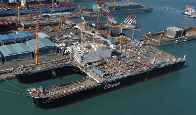 Pieter-Schelte-crane-ship-4-640x377