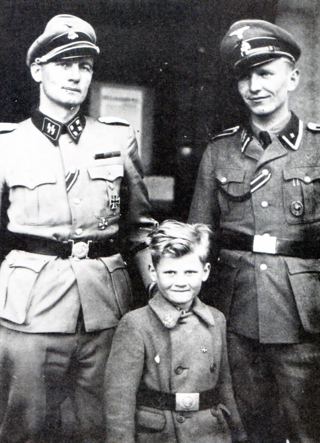 En av de mer fremtredende skribentene i Fædrelandet var Christian Frederik von Schalburg (til venstre i bildet, sammen med sin sønn Alex), født i Poltava, Ukraina, i 1906 av en dansk far og en russisk mor. Familien flyktet til Danmark etter den russiske revolusjonen. Schalburg ble senere leder for DNSAPs ungdomsorganisasjon Nationalsocialistisk ungdom (NSU) og deltok som frivillig i den finske vinterkrigen. Etter dette gikk han med i SS og kjempet på østfronten i 5. SS Panserdivisjon «Wiking». Han falt i strid i nærheten av Demjansk i Sovjetunionen den 2. juni 1942.
