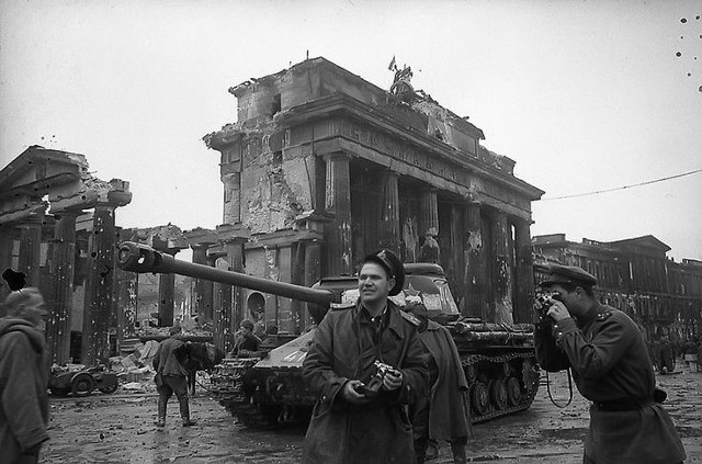 Sovjetiske soldater i Berlin.