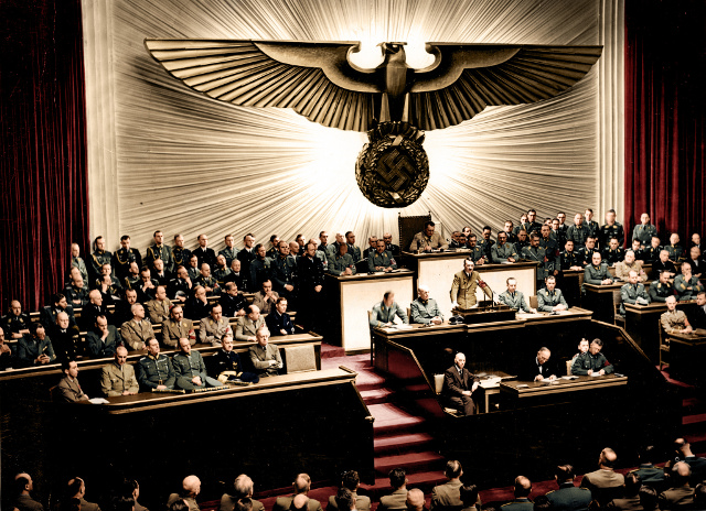 Adolf Hitler erklærer krig mot USA i den tyske riksdagen den 11. desember 1941.
