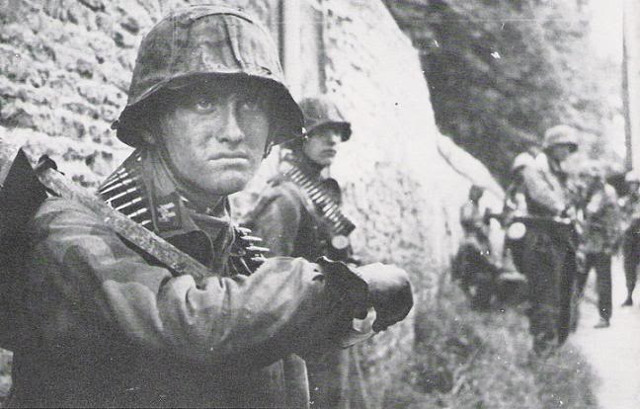SS-soldater fra Hitlerjugend-divisjonen i Normandie.