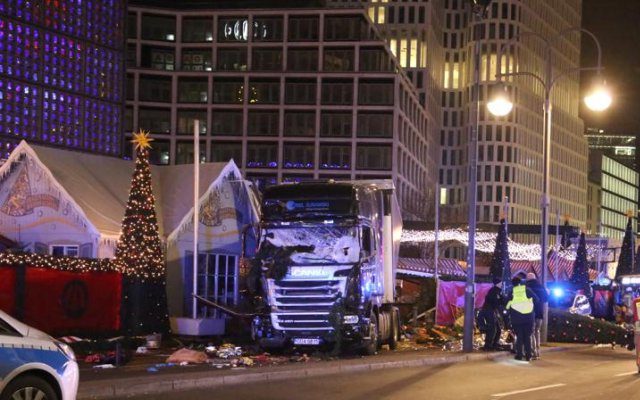 Illustrasjonsbilde: Den 19. desember 2016 kjørte asylsøkeren Anis Amri med overlegg en lastebil inn i et julemarked i Berlin og drepte 12 personer og skadet 56.