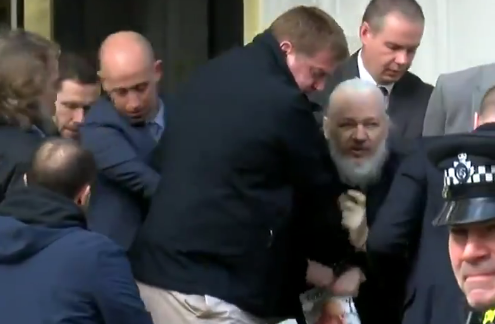 Julian Assange arresteres av britisk politi.
