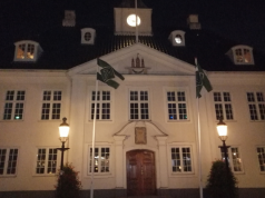 Flaggheising ved Randers rådhus